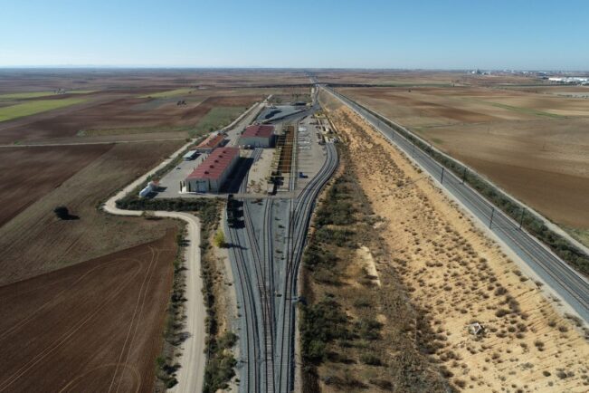 Adif hará cambios en la catenaria de La Sagra para minimizar el riesgo de incidencias de tensión en el corredor sur de alta velocidad