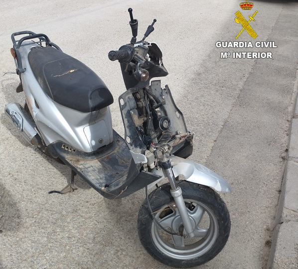 Detenidos tres jóvenes  por el hurto de un ciclomotor en  Tarancón
