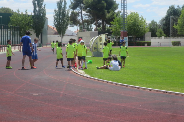 Jorge Cañete, director del Campus de Fútbol “Ciudad de Tarancón” en la primera jornada: “Queremos que los chicos se lo pasen bien, disfruten del verano haciendo deporte”, porque siendo el fútbol la base, “hacemos Multideporte”