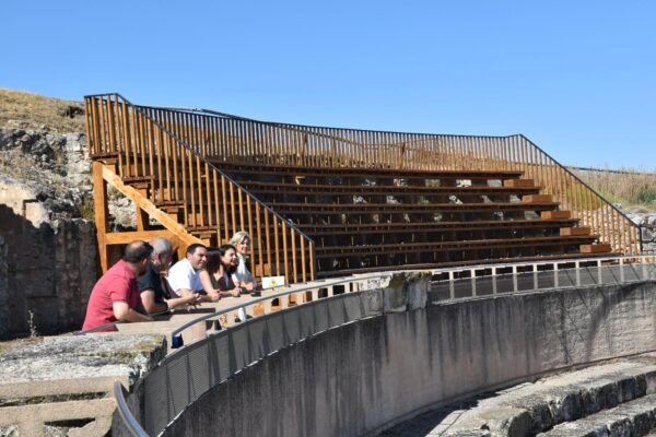 La Diputación de Cuenca invierte 280.000 euros en el graderío del anfiteatro de Segóbriga y la recreación del pórtico del foro