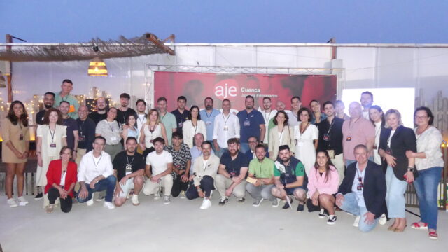 Más de sesenta empresarios participan en la cuarta edición del afterwork de AJE Cuenca