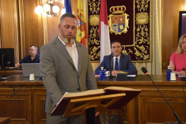 Diego Yuste toma posesión en el pleno ordinario de junio y ya es nuevo diputado provincial