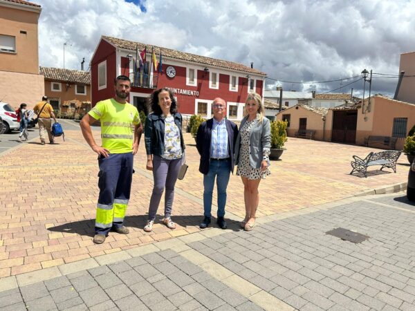 Fuentenava de Jábaga mejora su entorno urbano gracias al Programa de Apoyo Activo al Empleo del Gobierno regional y la Diputación