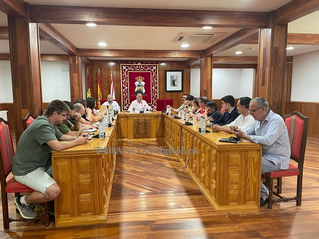 El Pleno de Tarancón aprueba la RPT y los Presupuestos Municipales de 2026 en una sesión marcada por el intenso debate político