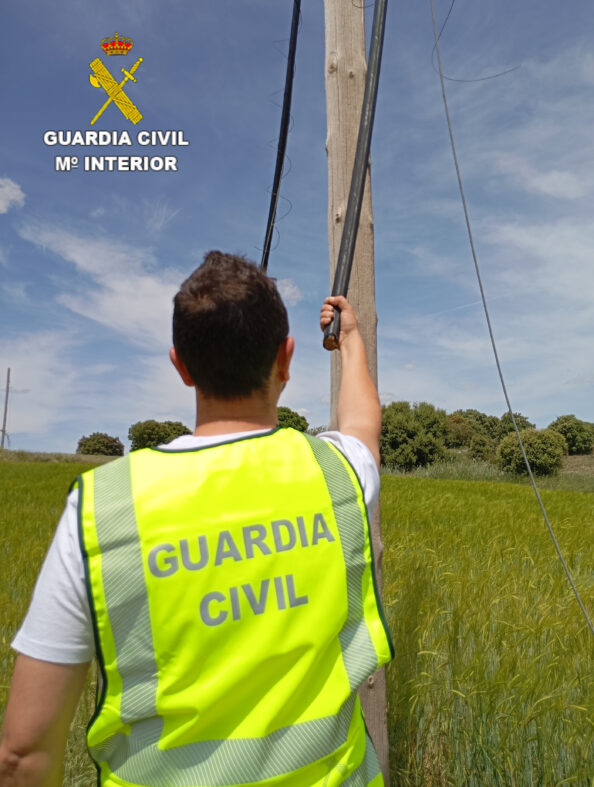 La Guardia Civil detiene a dos personas  por sustracción de cable de cobre