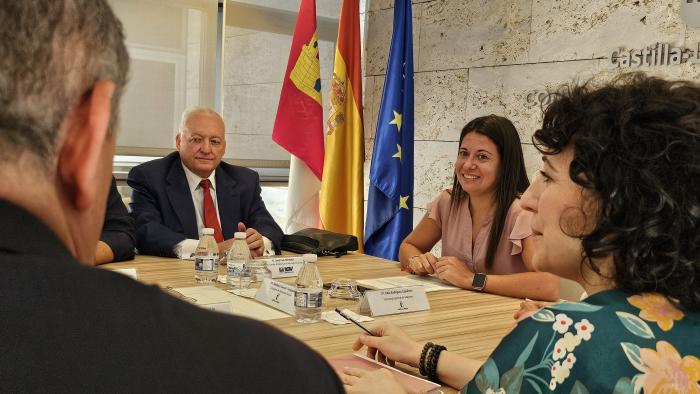 El Gobierno regional comenzará en otoño las pruebas de su nuevo modelo del Programa de Turismo Social para mayores