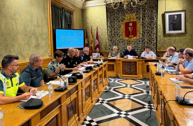 Fernández valora la coordinación de las Fuerzas y Cuerpos de Seguridad en la Feria y Fiestas de San Julián de Cuenca
