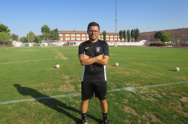 Jorge Cañete, entrenador del CD Tarancón, tras el primer ensayo en casa y tercero de la temporada asegura estar “contento” porque “hemos tenido un equipo que ha quedado segundo en la Tecera de Madrid”.