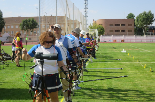 El tiro con arco, abre las prefiestas deportivas de Tarancon con el XXXVIII Trofeo Fiestas Ciudad de Tarancón que ha contado con casi cuarenta participantes.