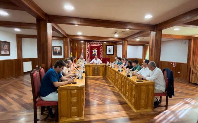 El Ayuntamiento de Tarancón aprueba por unanimidad las fiestas locales para 2025 y una modificación de crédito con 16 votos a favor y 1 en contra