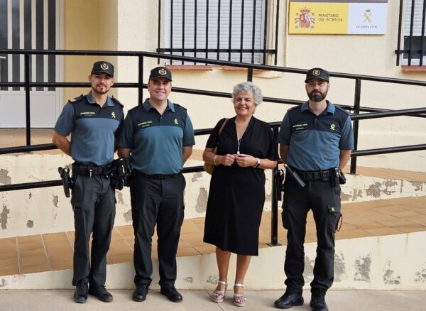 Mª Luz Fernández visita el cuartel de la Guardia Civil en Villarejo de Fuentes