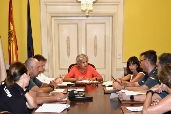 Mª Luz Fernández preside la reunión del Plan Director para los centros educativos