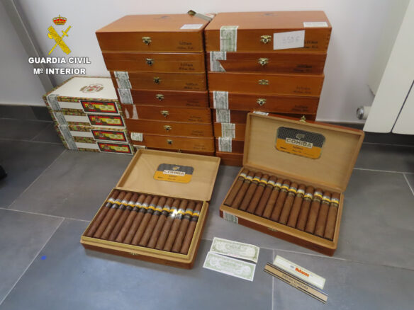La Guardia Civil investiga a una persona por contrabando y falsificación de cigarros-puros