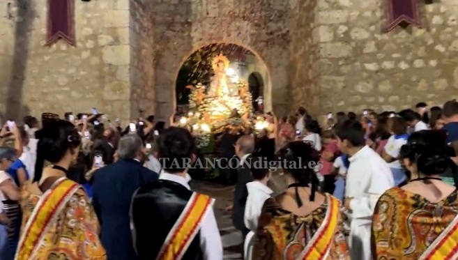 La imagen de la Virgen de Riánsares procesiona por las calles de Tarancón en el Día Grande de las Fiestas