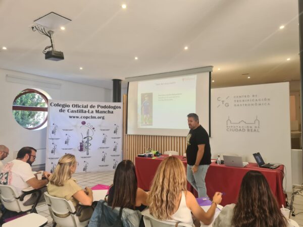 Los podólogos actualizan conocimientos en el abordaje integral de la disfunciones y esguince tobillo en un curso celebrado en Almagro