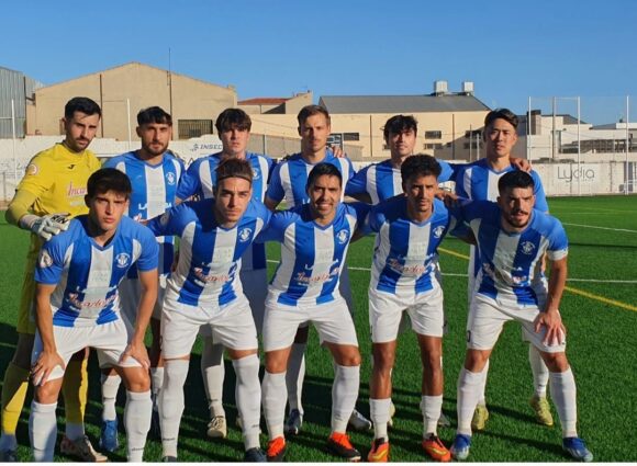 El Huracán de Balazote,  (1-0) rompe la racha blanquiazul de los dos últimos encuentro fuera del Estadio Municipal, ademas del histórico entre ambos equipos, en los que no había perdido el equipo de Jorge Cañete ante este rival