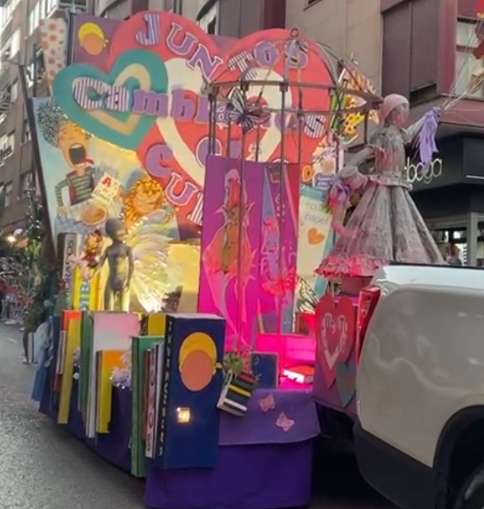 «Juntos Cambiamos el Cuento» gana el Primer Premio en el Concurso de Carrozas de las Fiestas de Tarancón 2024