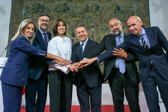 García-Page avanza “una orden de retención del talento” para ofrecer “tres años de contratación” a especialistas sanitarios de la región