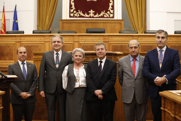 Los tres consejeros del Consultivo de Castilla-La Mancha elegidos por las Cortes regionales han tomado posesión en un acto en el Salón de Plenos