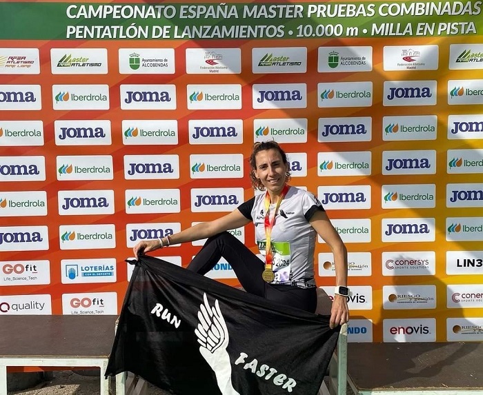 La atleta taranconera del Run Faster, Almudena de la Ossa Yunta campeona de España Máster F40, en 10000 metros pista.