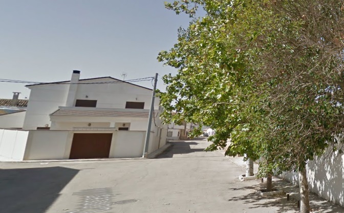 Accidente laboral en Almendros: un trabajador de 34 años resulta herido tras caer de un tejado