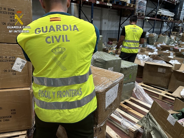 La Guardia Civil interviene en Toledo casi 74.000 prendas falsificadas valoradas en 1.4 millones de euros