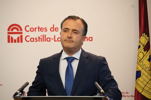 Vox exige el cese del consejero de sanidad
