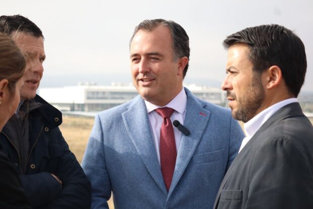 Vox solicita una comisión de investigación sobre el centro de inmigrantes ilegales en el aeropuerto de Ciudad Real