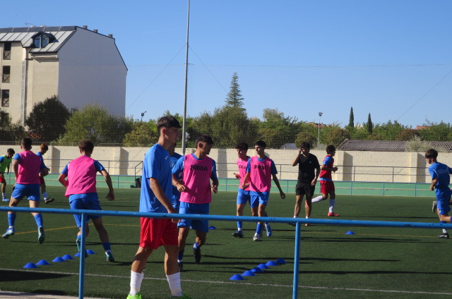 Aunque la esperanza es lo ultimo que se pierde, pocas opciones  para el equipo Juvenil A de la EFB Jesús de la Ossa en la liga Nacional Grupo XV en su salida a Almansa