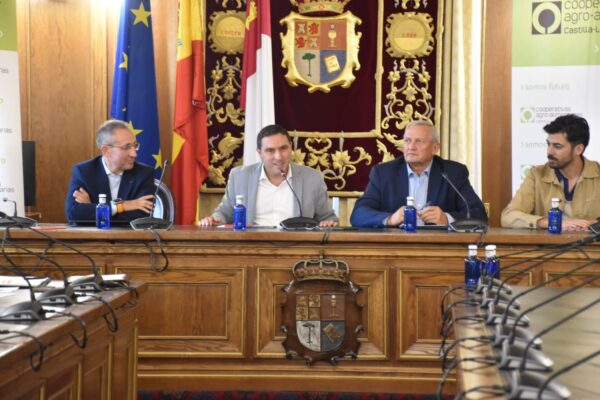 Martínez Chana destaca la importancia de las cooperativas agroalimentarias para la vertebración de nuestro territorio