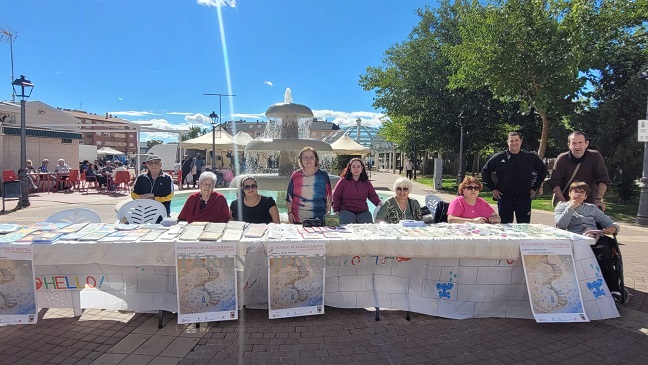 La Asociación Nueva Luz en el Mercadillo Municipal de Tarancón con motivo del Día Mundial de la Salud Mental