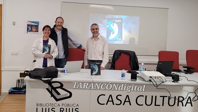 Este viernes se presentaba en Tarancón la primera novela de Txema Sanz «Las huellas del espejo»