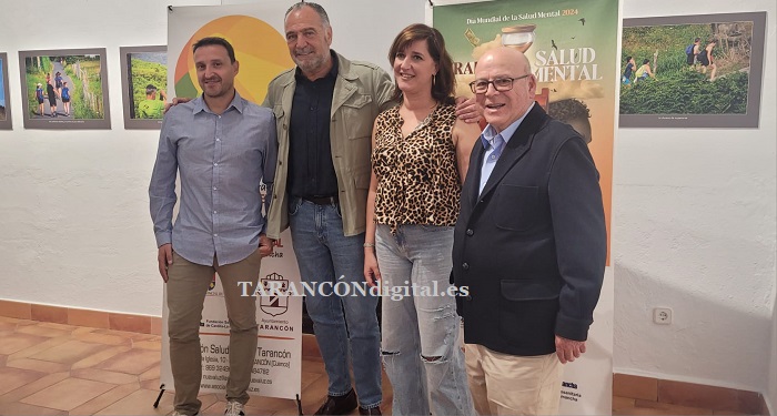 El alcalde inaugura la exposición de Nueva Luz, “Diario de un peregrino, una aventura en Imágenes” en Casa Parada.