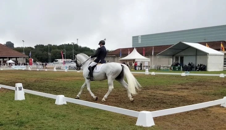 Victoria Estefania Holom, de la Escuela de Equitación Emilio Galan, subcampeona de España de Equitación de Trabajo 2024.