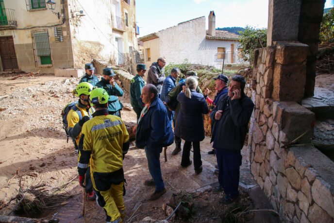 Milagros Tolón destaca la coordinación entre administraciones, Fuerzas y Cuerpos de Seguridad y servicios de emergencias en el rescate y atención a las víctimas de la DANA