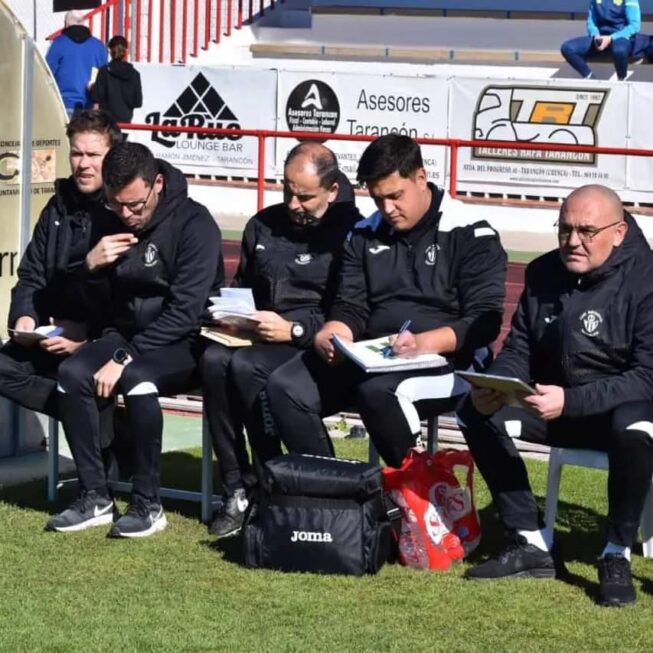 Para Jorge Cañete, entrenador del CD Tarancón “salvo la primera media hora, la imagen que ha dado el equipo ha sido mala”, reconoce que “no supimos aprovechar la expulsión, casi nos perjudicó” jugar mas de 50 minutos uno mas