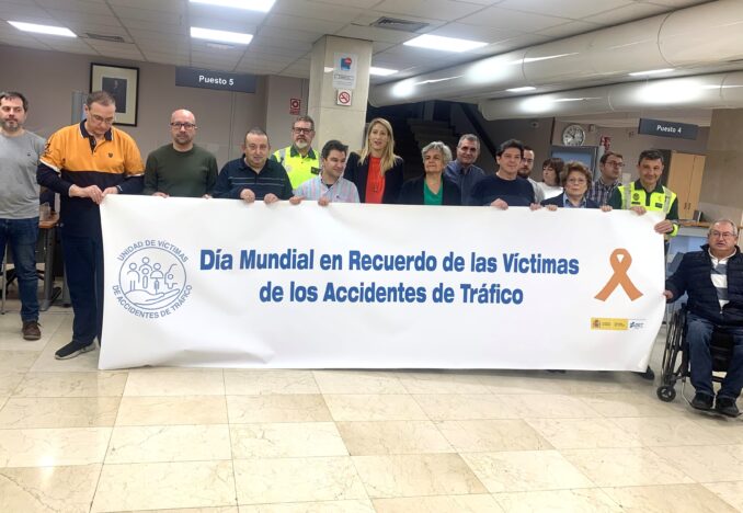 M.ª Luz Fernández participa en el minuto de silencio en Cuenca en recuerdo de las Víctimas de Accidentes de Tráfico