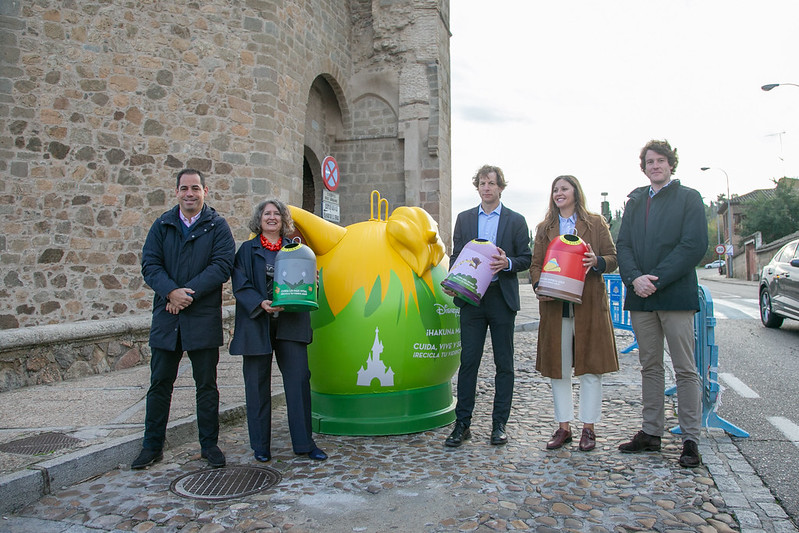 El Gobierno regional y Ecovidrio presentan la campaña de recogida de vidrio con iglús inspirados en Disney para fomentar un mayor reciclaje