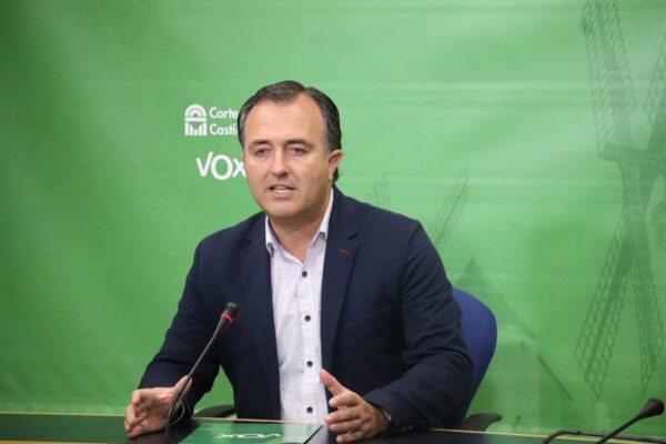 David Moreno: “Page y Sánchez son lo mismo porque gobiernan igual: con más gasto político innecesario y las mismas políticas perjudiciales para CLM”
