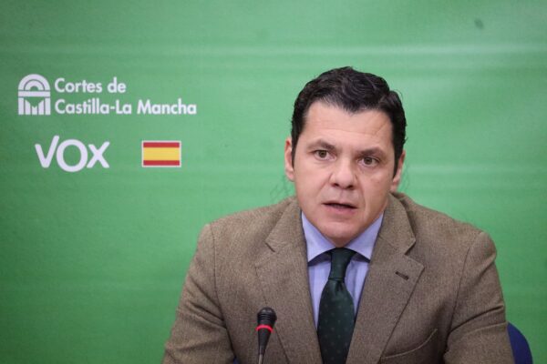 Vox CLM propone reducir gastos políticos superfluos y destinar ese dinero a los afectados por la DANA