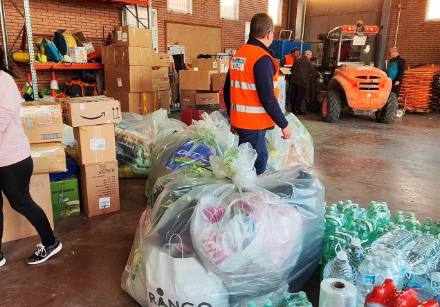 Emergencia en Valencia pide a los responsables que recogen material que lo mantengan almacenado
