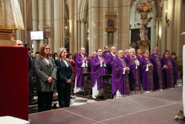 Milagros Tolón asiste a la Misa celebrada en la Catedral de Toledo por los más de 200 fallecidos y miles de afectados por la DANA