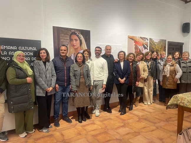La Casa Parada de Tarancón acoge una exposición fotográfica bajo el título «Las Mujeres del Mundo y sus Historias» de Mihaela Noroc