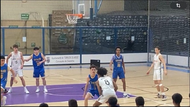 Unai González, se abre un hueco en liga Cadete Oro de la Comunidad de Madrid con su equipo de Torrejón.