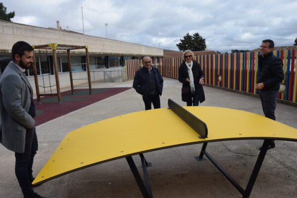 El colegio de Pozorrubio de Santiago cuenta con rocódromo, tirolina y espalderas nuevas gracias a la ayuda de Diputación