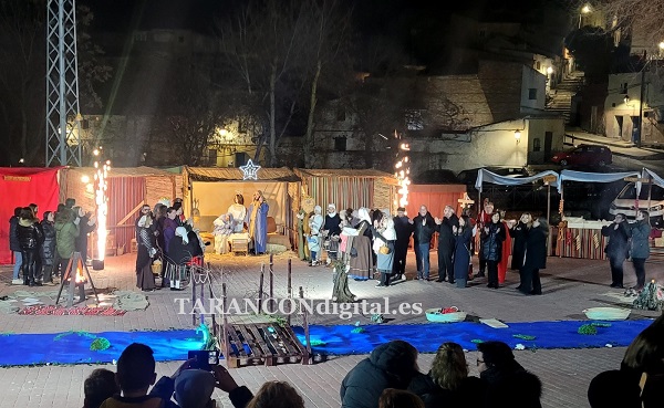 Un año más el Belén Viviente celebrado en la Plaza del Caño concentra a un gran número de personas