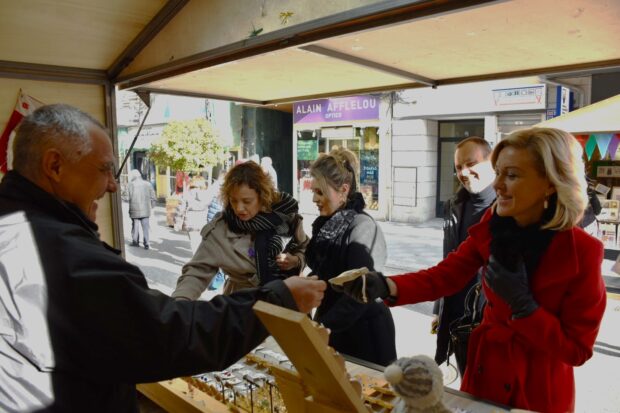 Ocho artesanos de Cuenca reciben ayudas del gobierno regional por importe de cerca de 20.000 euros