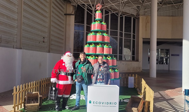 Ecovidrio trae a Tarancón un original árbol navideño de miniglús