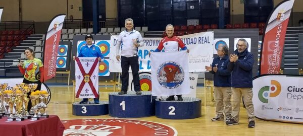 El veterano arquero Jose María Parraga Villanueva, vuelve a subir el podium en la liga de Precisión de Tiro con Arco.