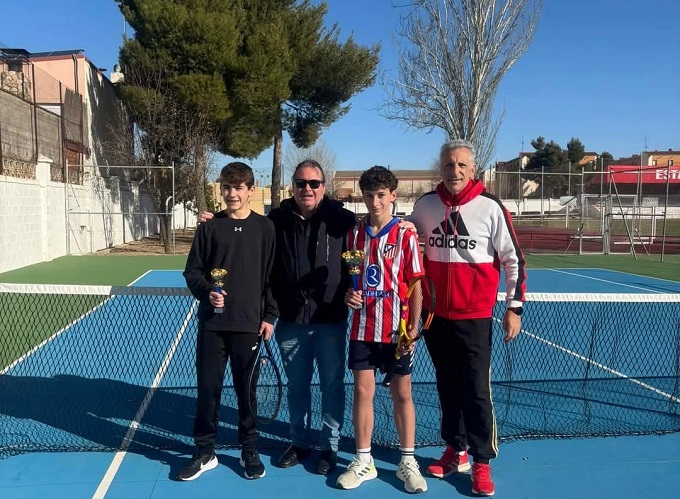 Alonso Romeral, campeón del II Torneo Navidad de Tenis Infantil al imponerse a Miguel Ángel en una competida final.